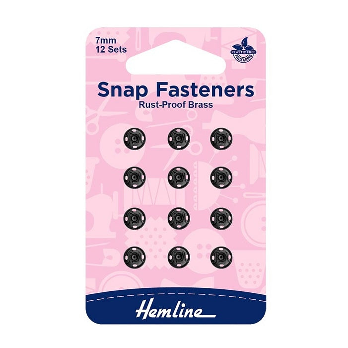 Pack of 7mm black snap fasteners with Hemline branding.