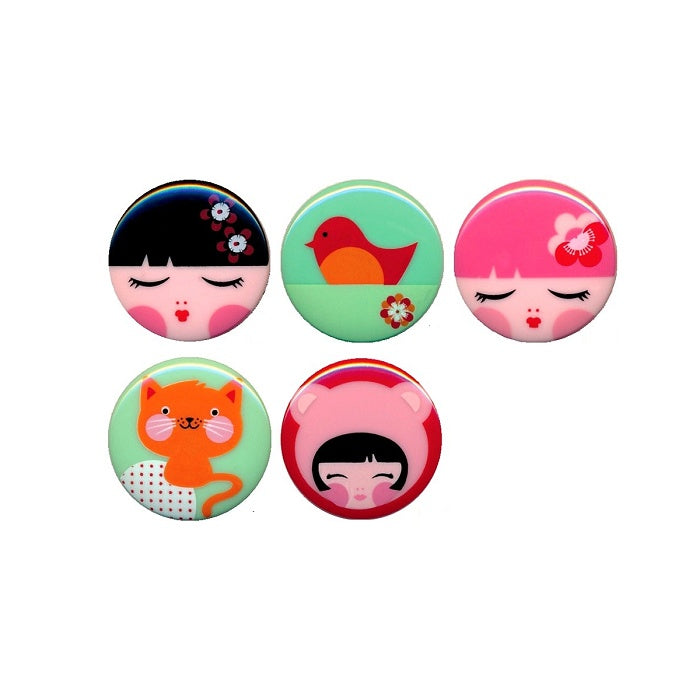 Six colourful high gloss buttons.