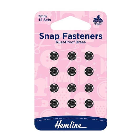Pack of 7mm black snap fasteners with Hemline branding.
