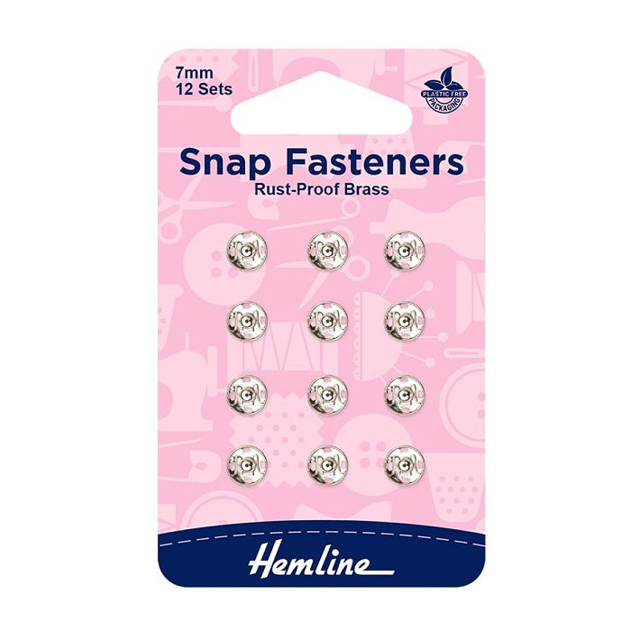 Pack of 7mm silver snap fasteners with Hemline branding.
