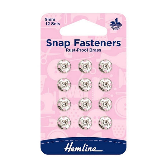 Pack of 9mm silver snap fasteners with Hemline branding.