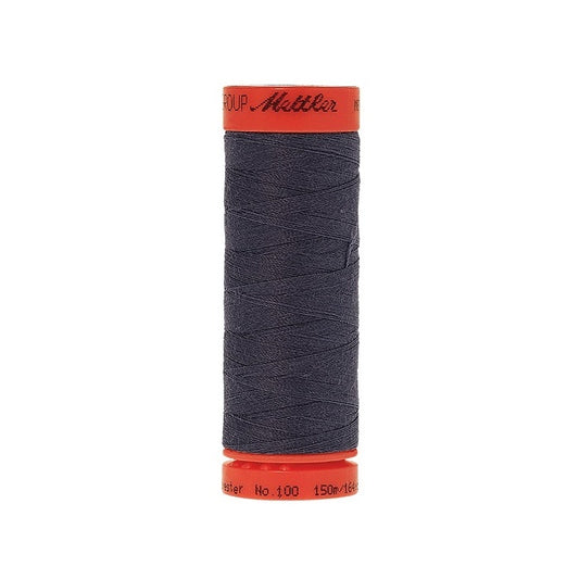 Spool of Mettler 150m dark blue thread.