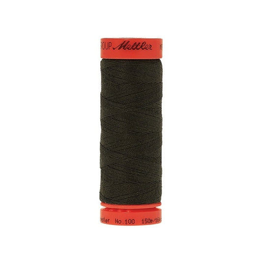 Spool of Mettler 150m very dark green thread.